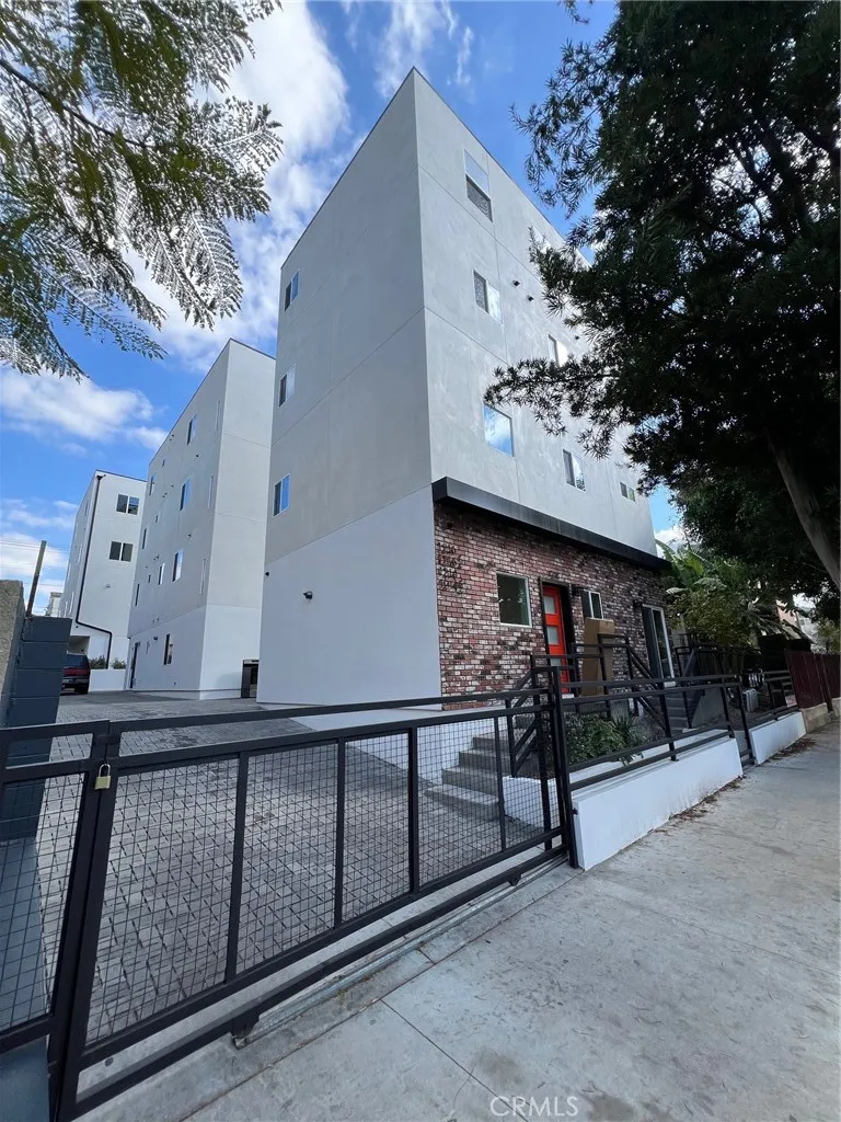 1218 Arapahoe St, Los Angeles, California 90006 home-pic-2